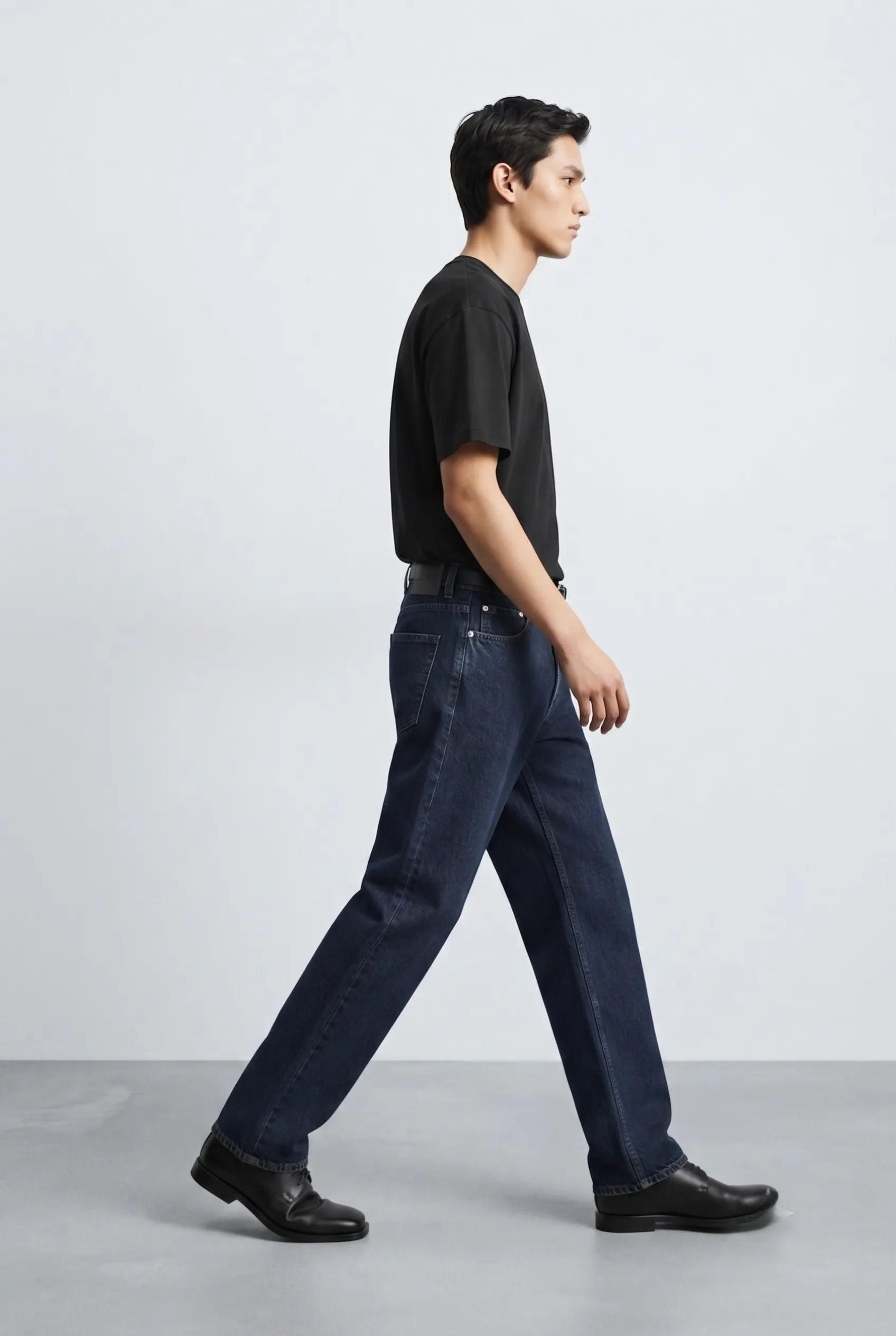 Color Hunt Men's Straight Fit Dark Blue Jeans