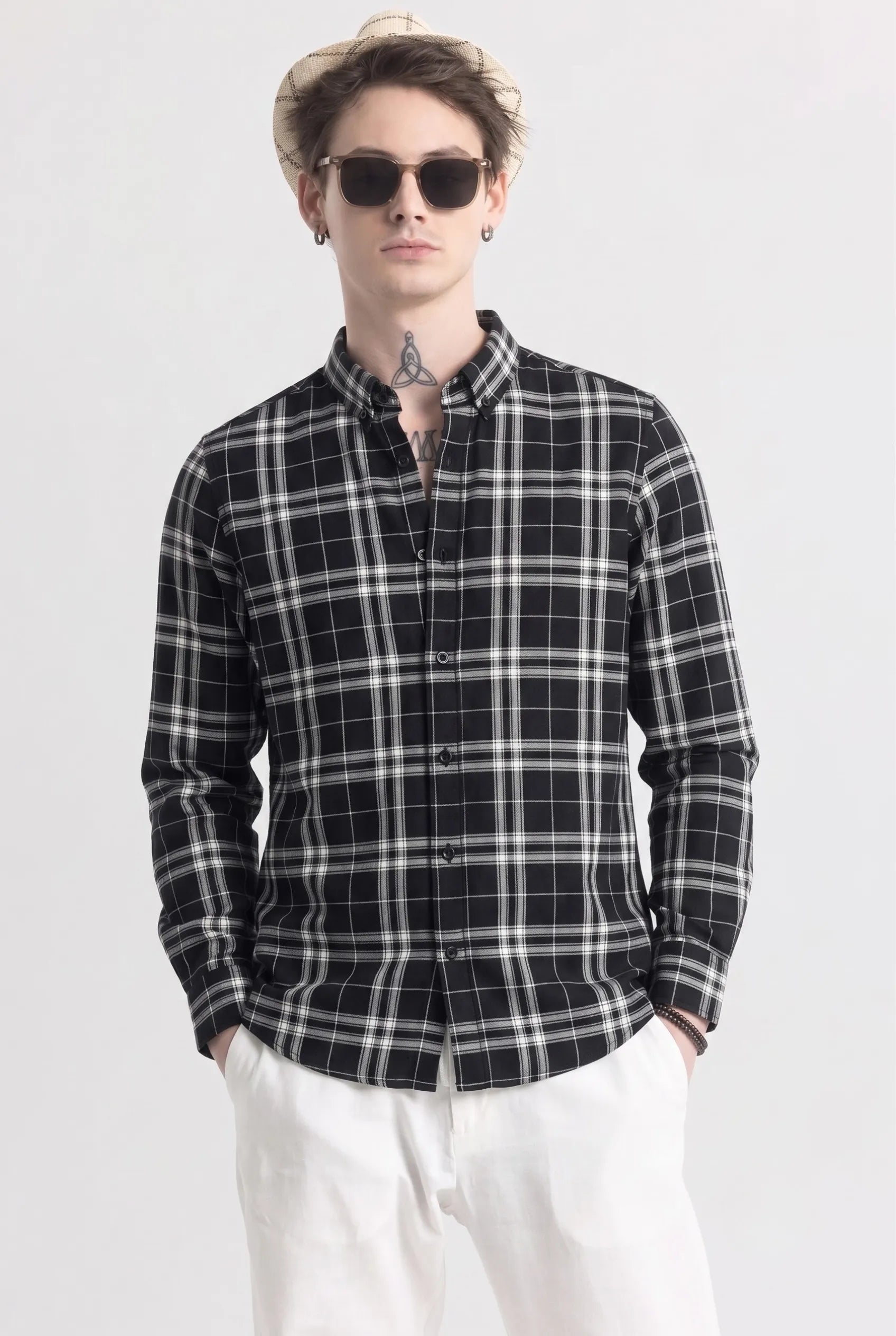 Color Hunt Men's Black White Checked Casual Shirt
