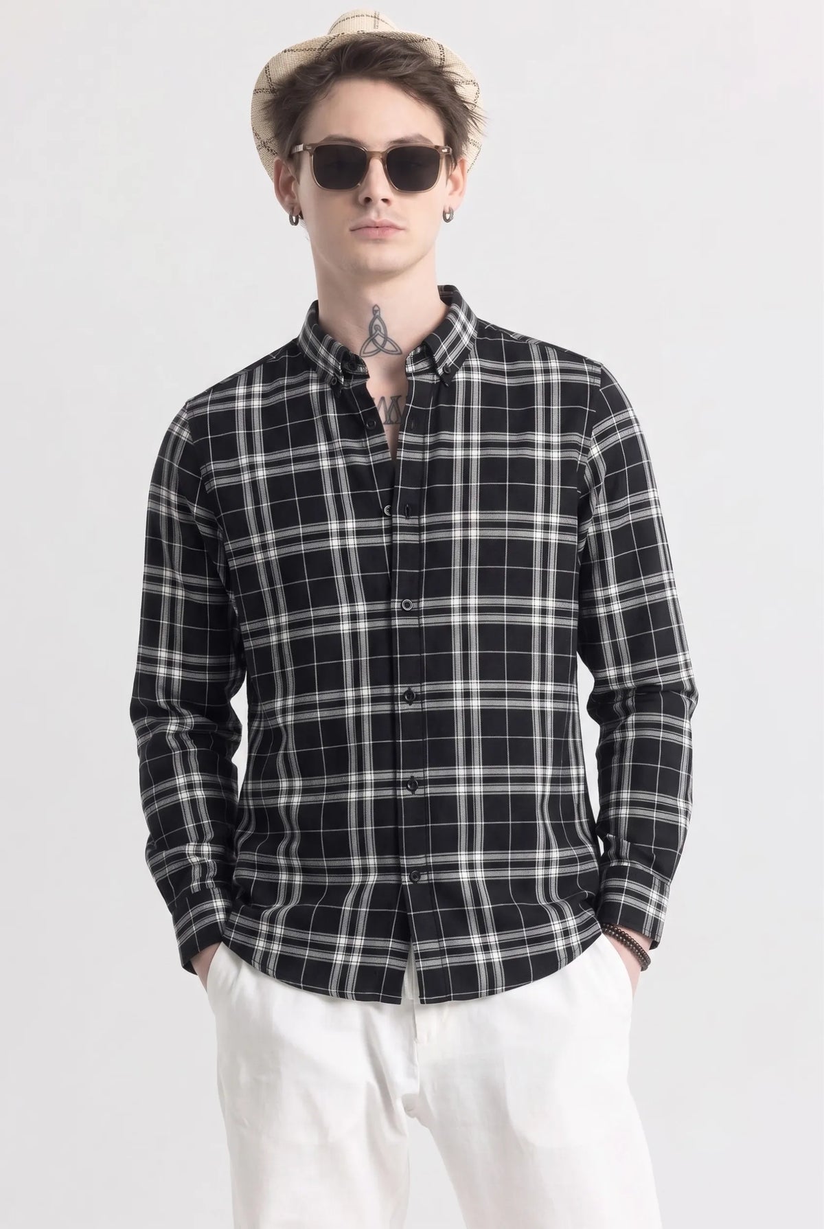 Color Hunt Men's Black White Checked Casual Shirt
