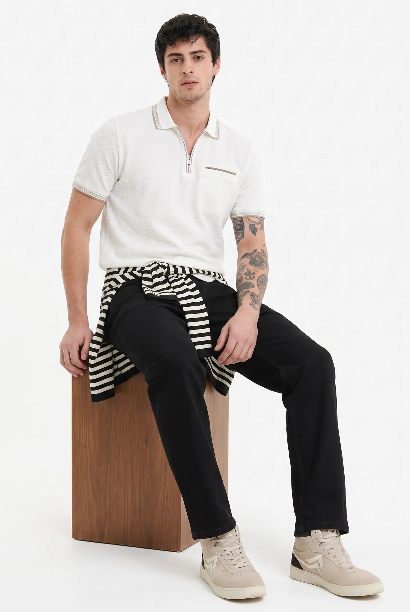 Color Hunt Men's Black Straight Fit Denim Jeans