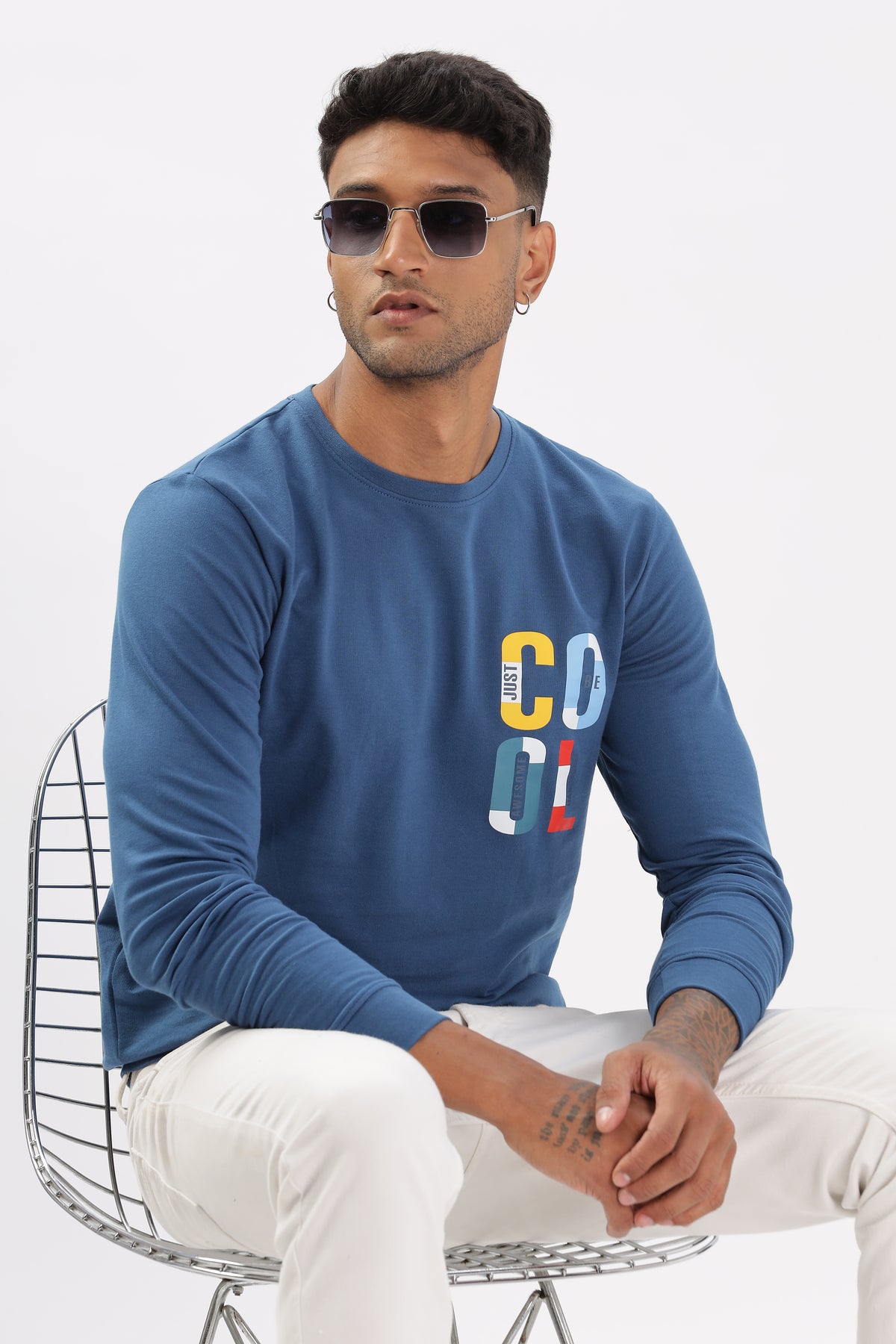 Color Hunt Men's Blue Full Sleeve Regular Fit Sweatshirt