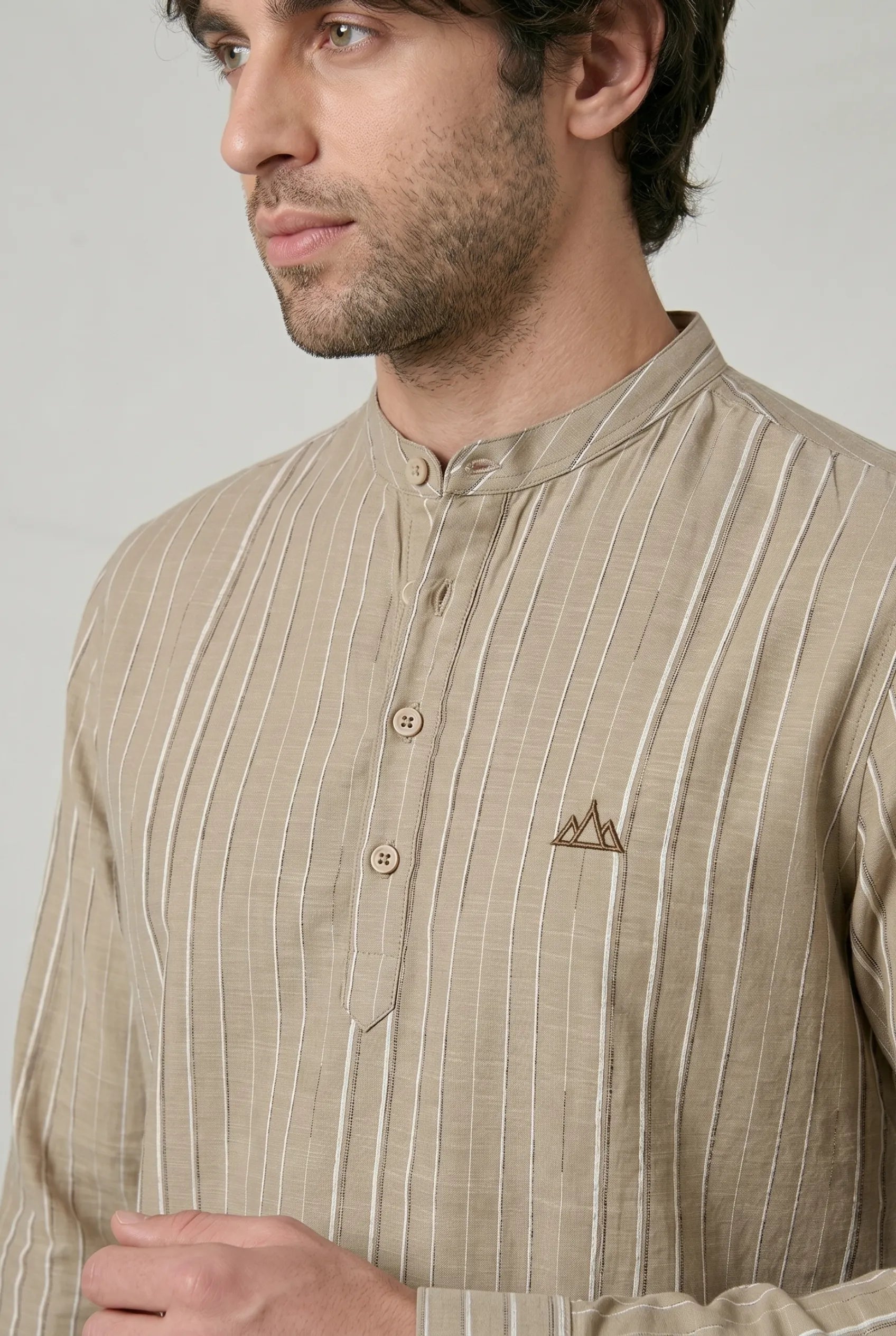Color Hunt Men's Beige Vertical Stripe Casual Shirt