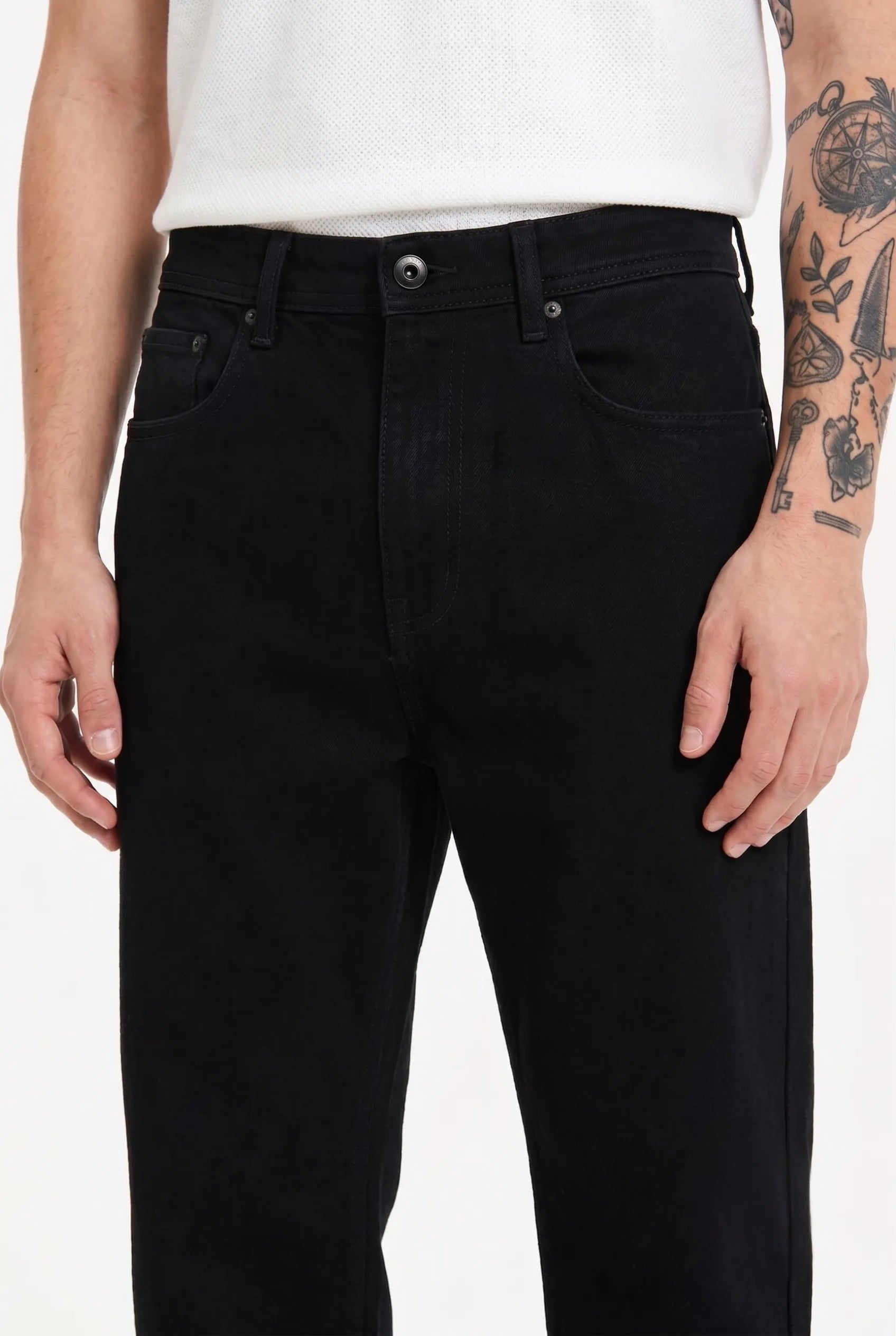 Color Hunt Men's Black Straight Fit Denim Jeans
