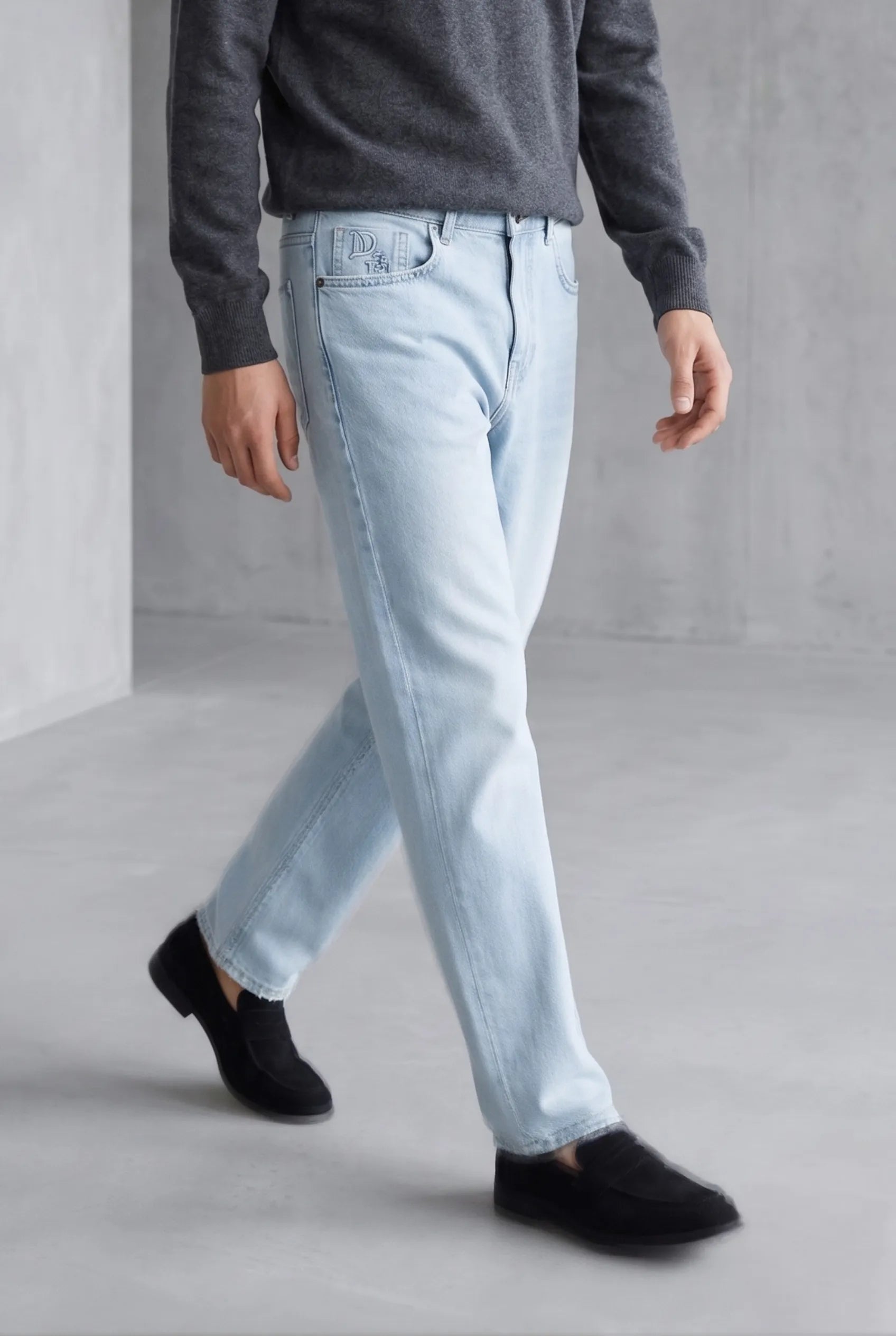Color Hunt Men's Light Blue Washed Denim Jeans
