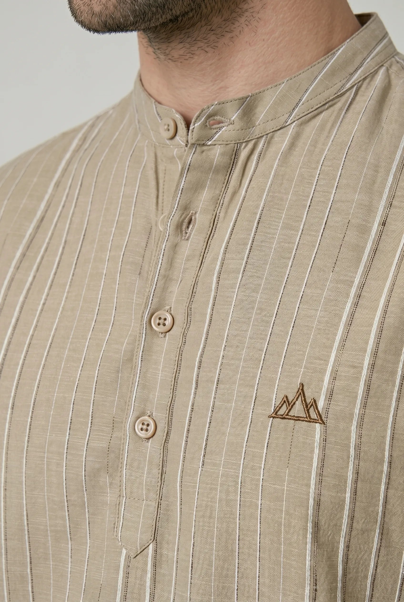 Color Hunt Men's Beige Vertical Stripe Casual Shirt