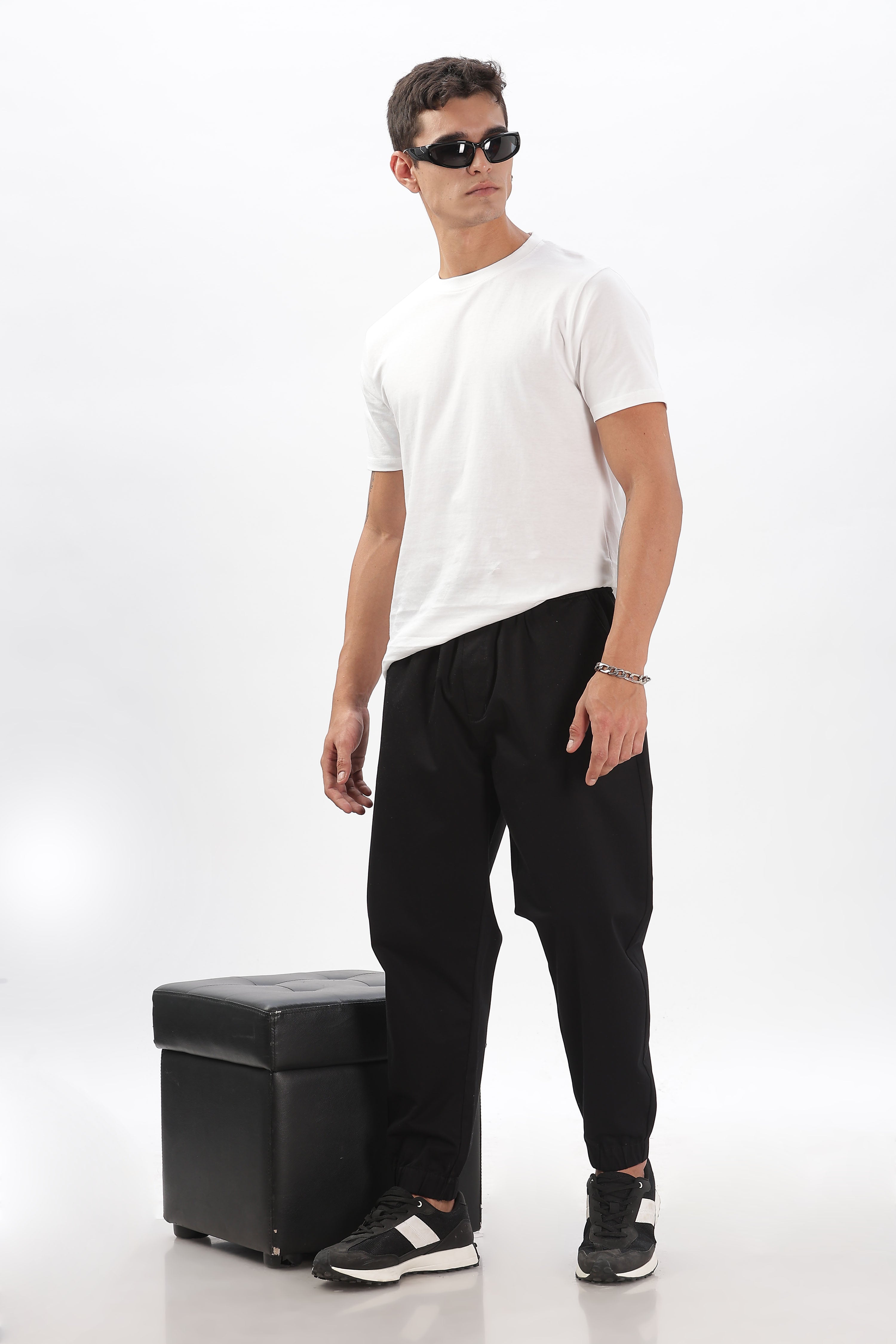 Color Hunt Men's Black Full Length Future Fit Cargo Joggers - Colorhunt