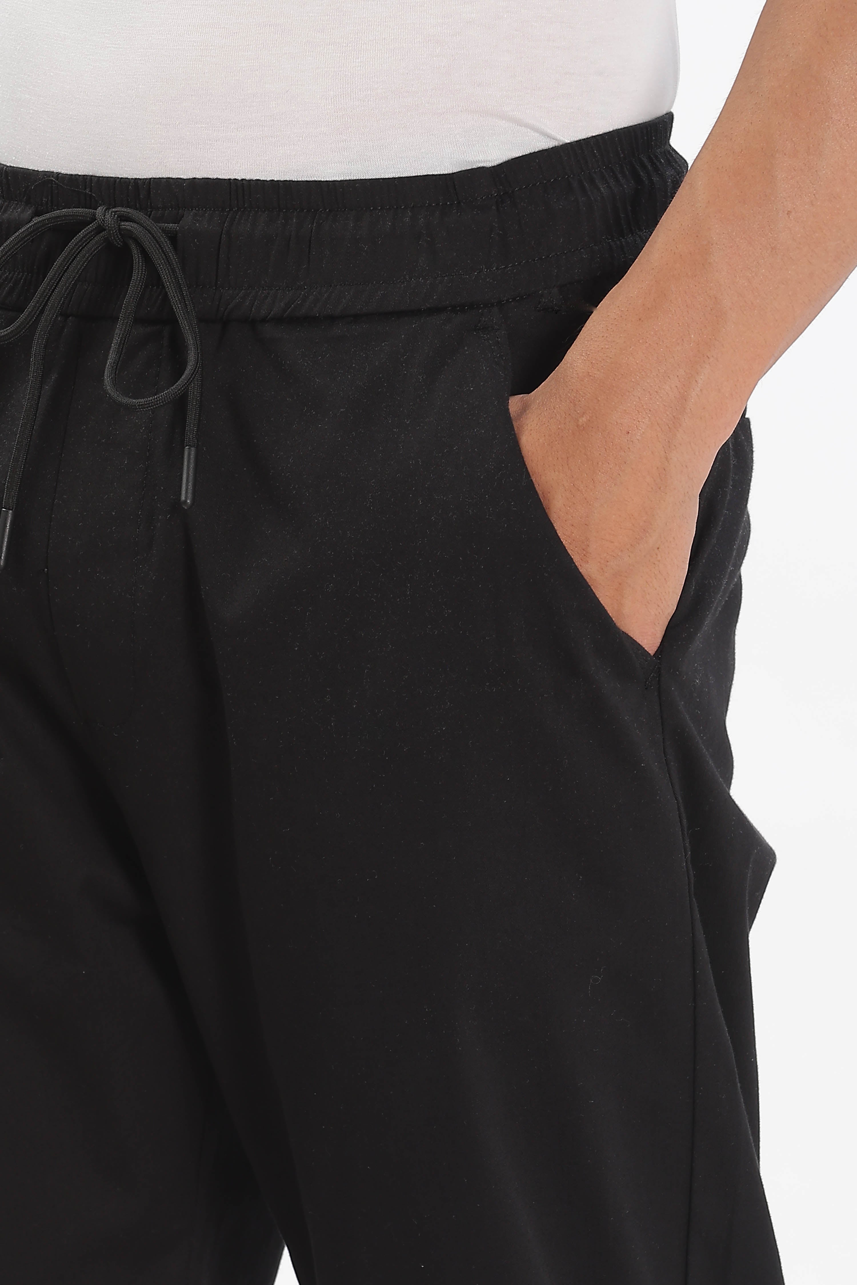 Color Hunt Men's Black Full Length Future Fit Cargo Joggers - Colorhunt