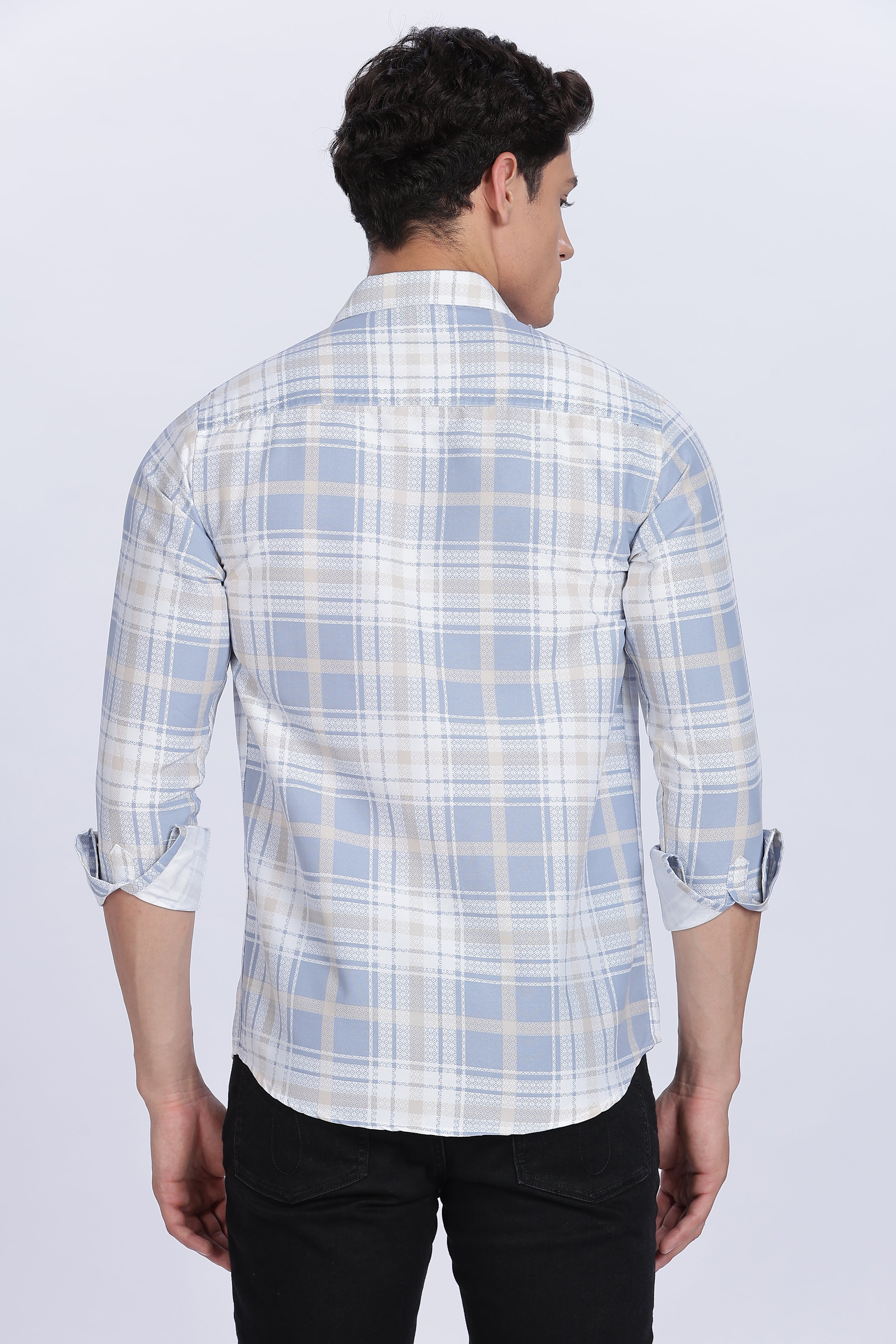 Color Hunt Men's White & Blue Checked Full Sleeve Cotton Shirt