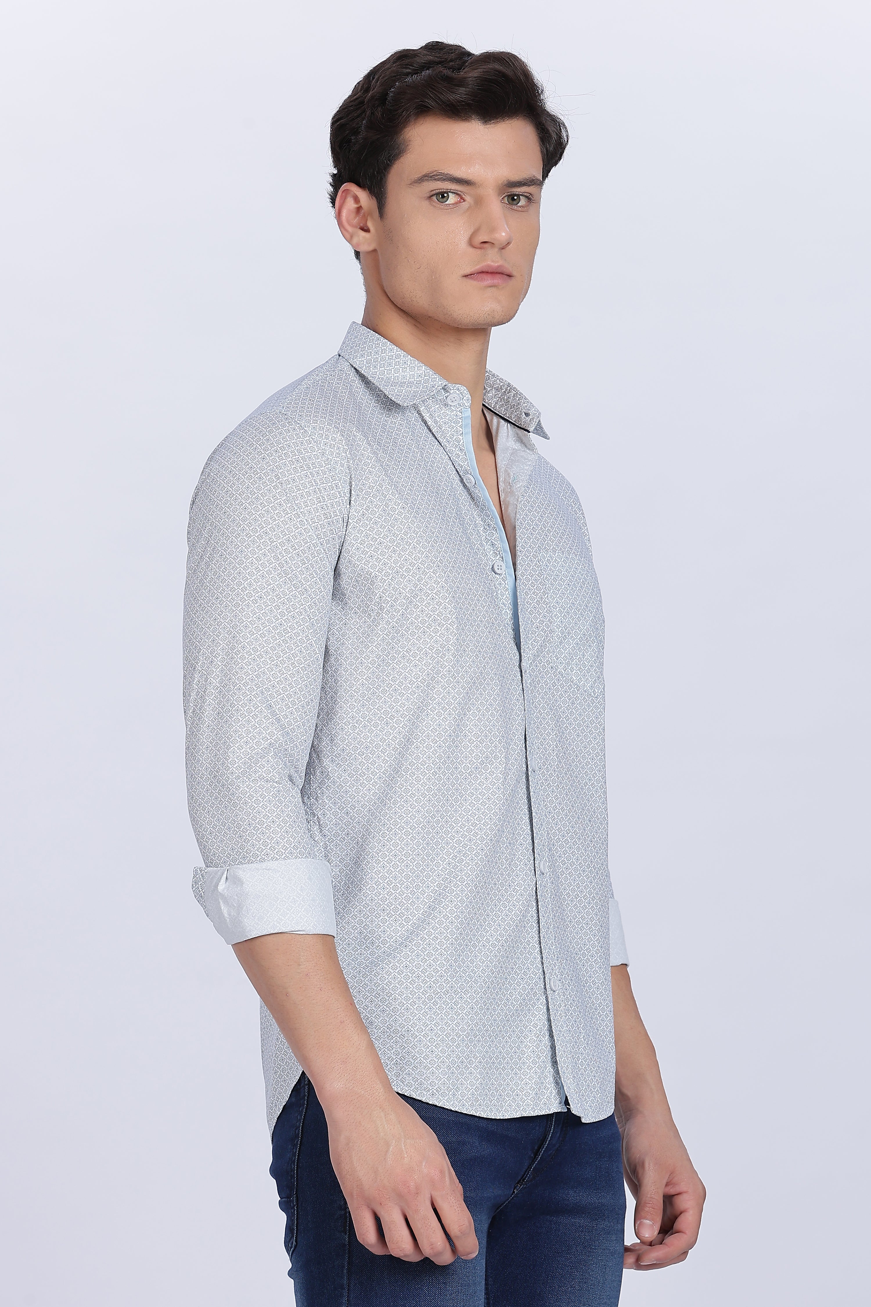 Color Hunt Men's White & Blue Printed Full Sleeve Cotton Shirt