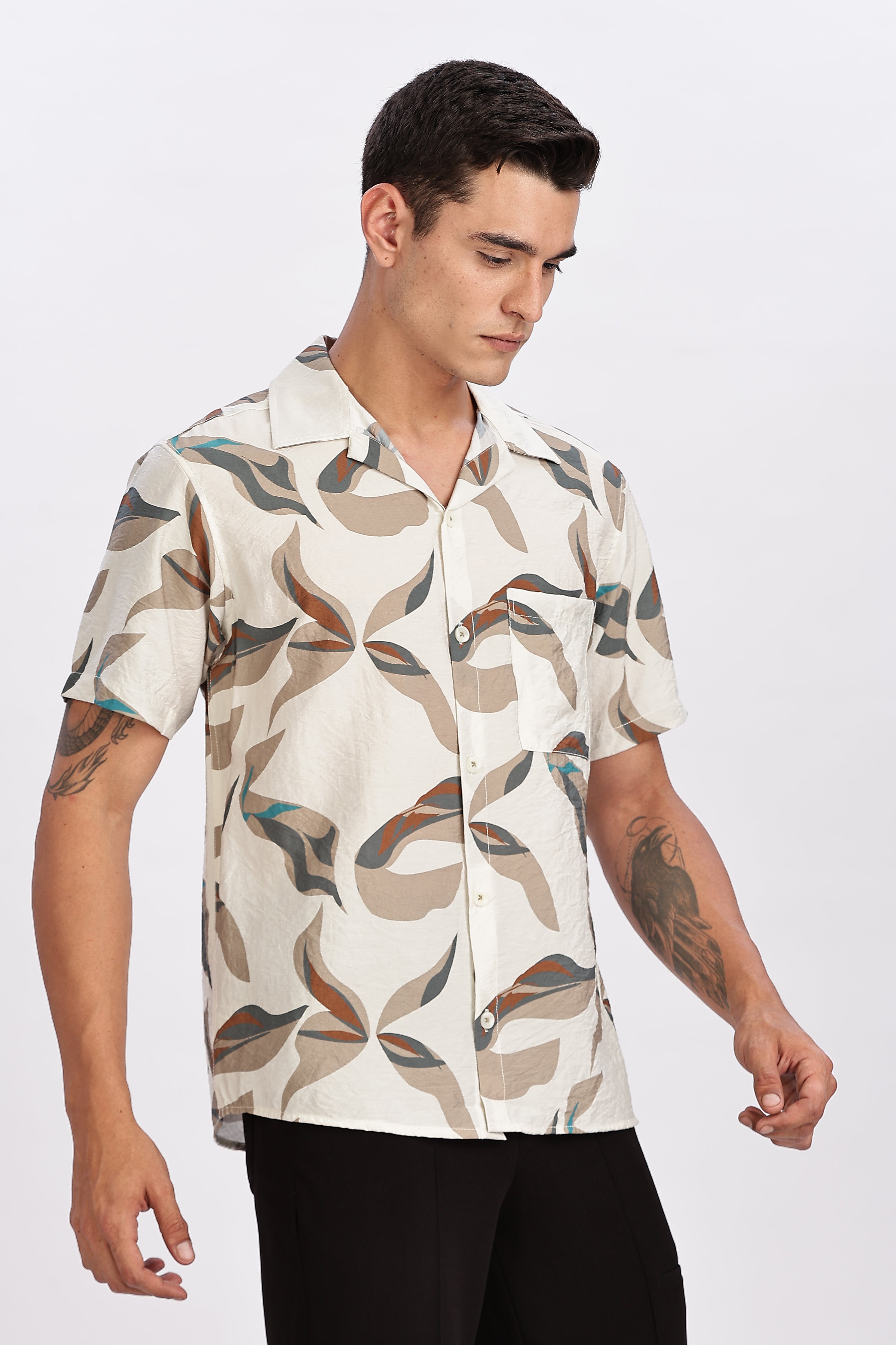Color Hunt Men's Off-White Printed Half Sleeve Shirt