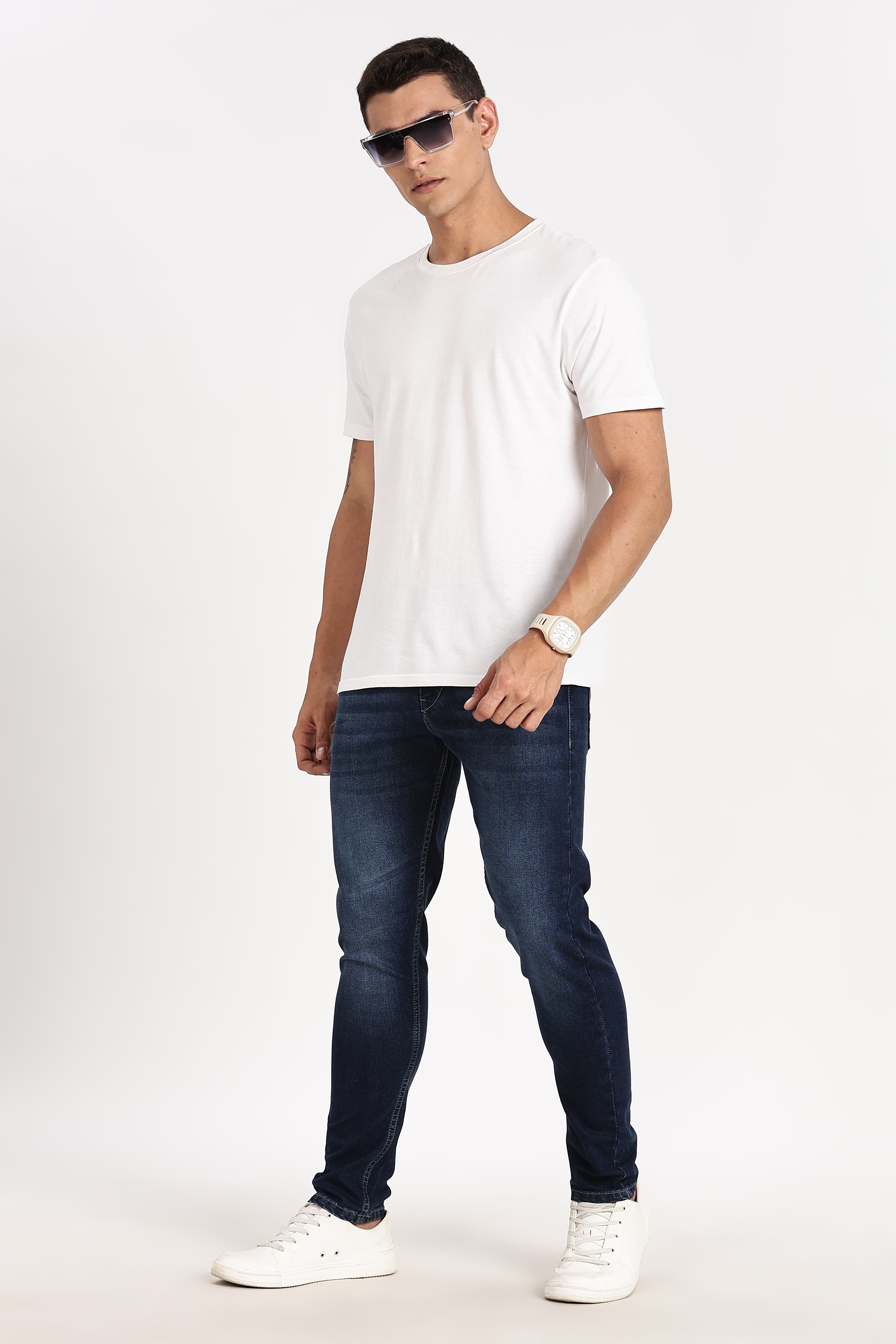 Color Hunt Men's Dark Blue Full Length Regular Fit Washed Denim Jeans