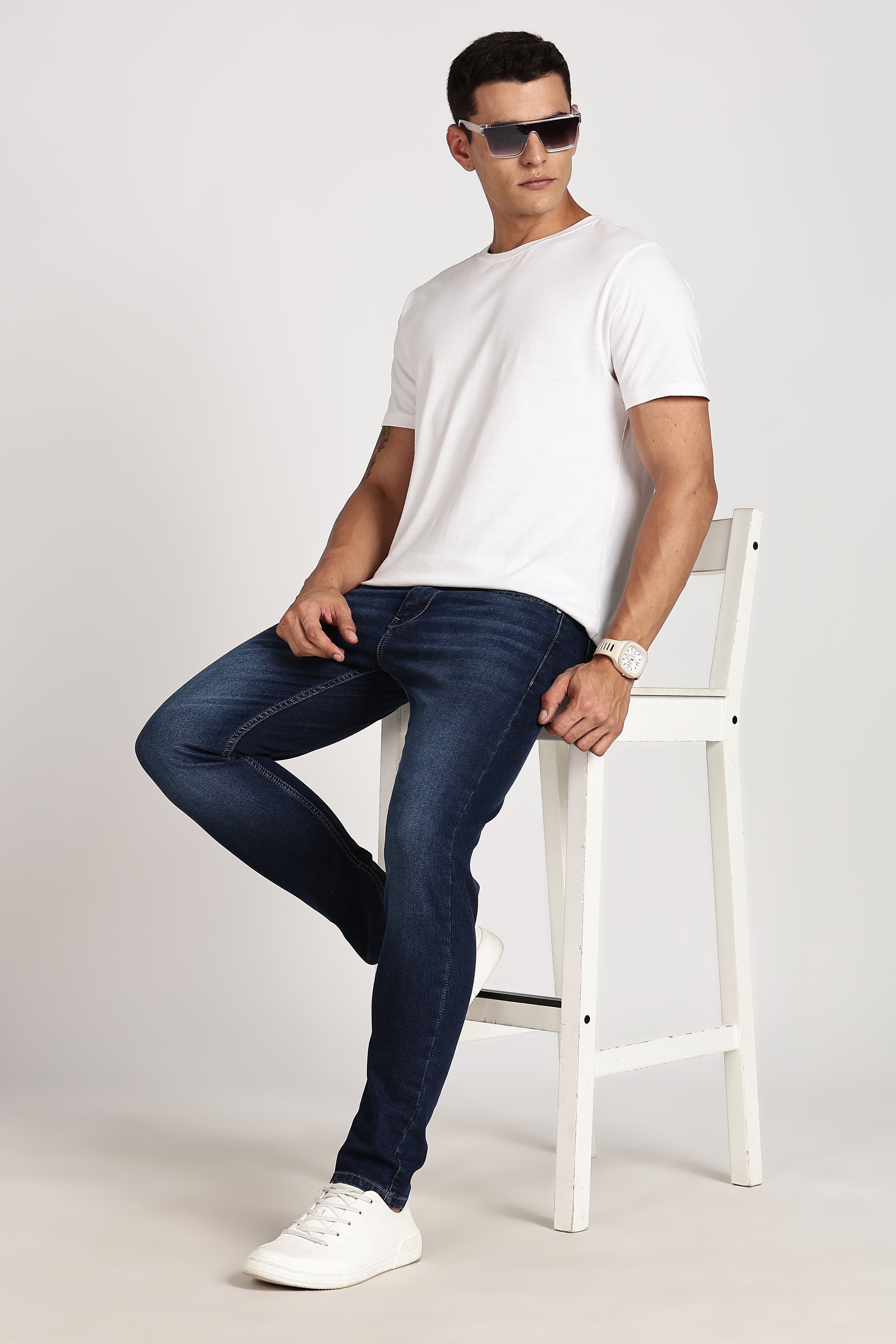 Color Hunt Men's Dark Blue Full Length Regular Fit Washed Denim Jeans