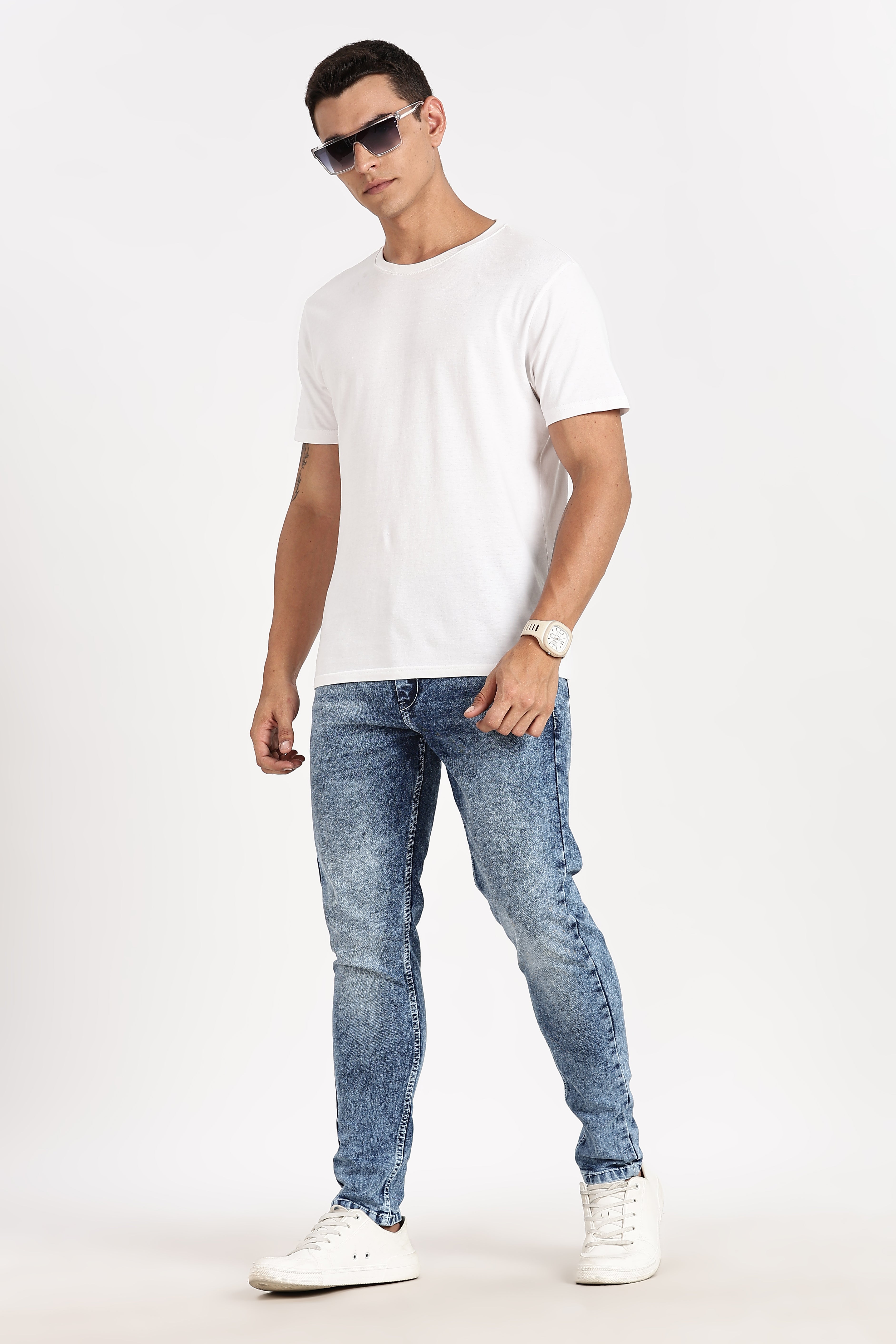 Color Hunt Men's Blue Regular Fit Washed Denim Jeans