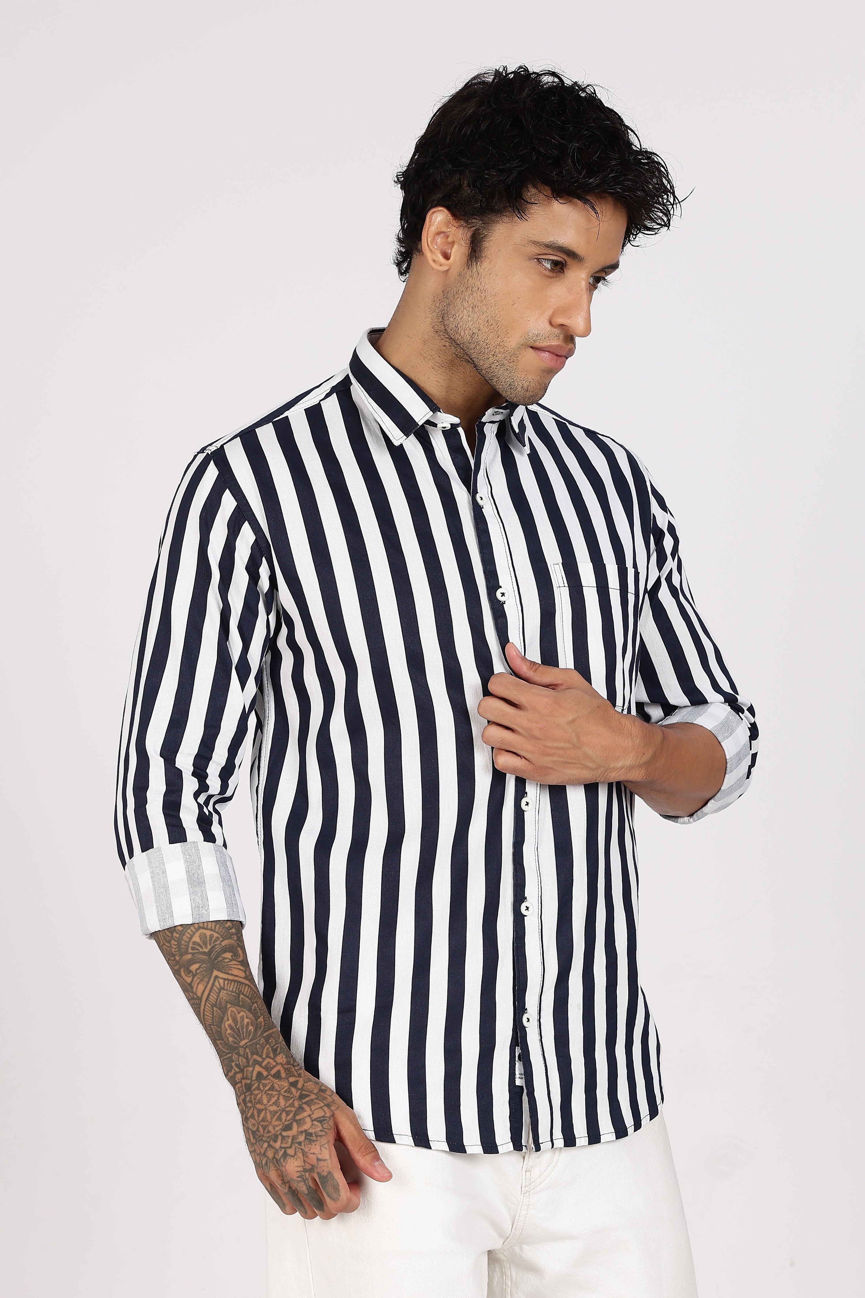 Color Hunt Men's White & Blue Striped Pure Cotton Full Sleeve Shirt