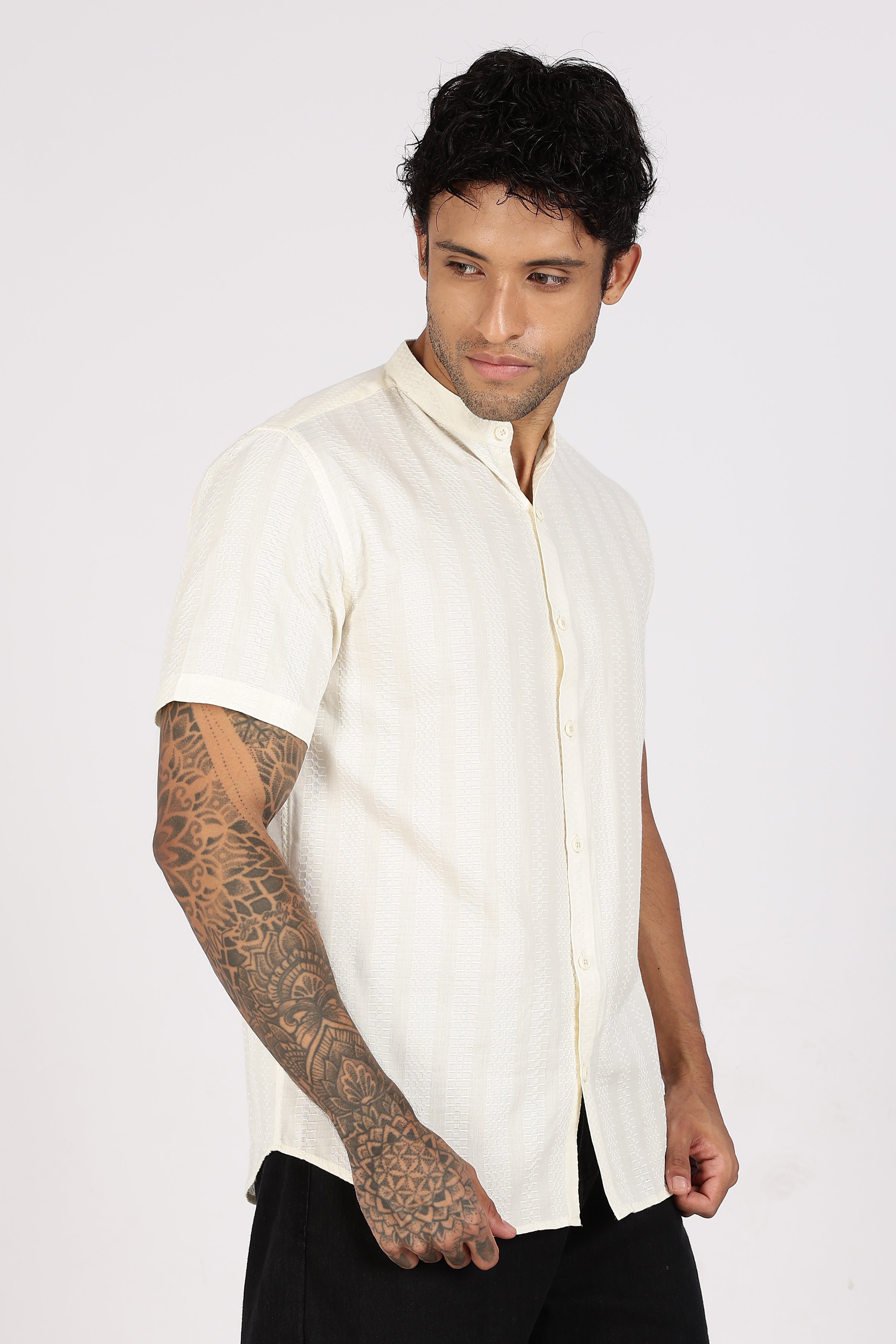 Color Hunt Men's White Pure Cotton Half Sleeve Shirt