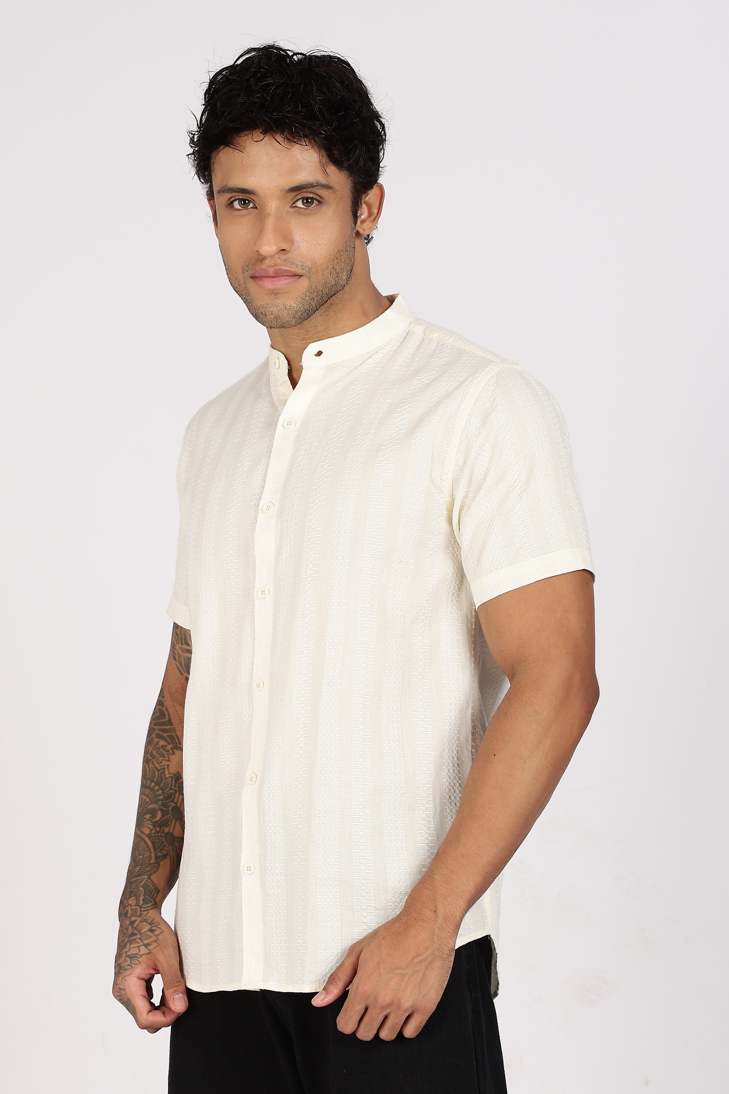 Color Hunt Men's White Pure Cotton Half Sleeve Shirt