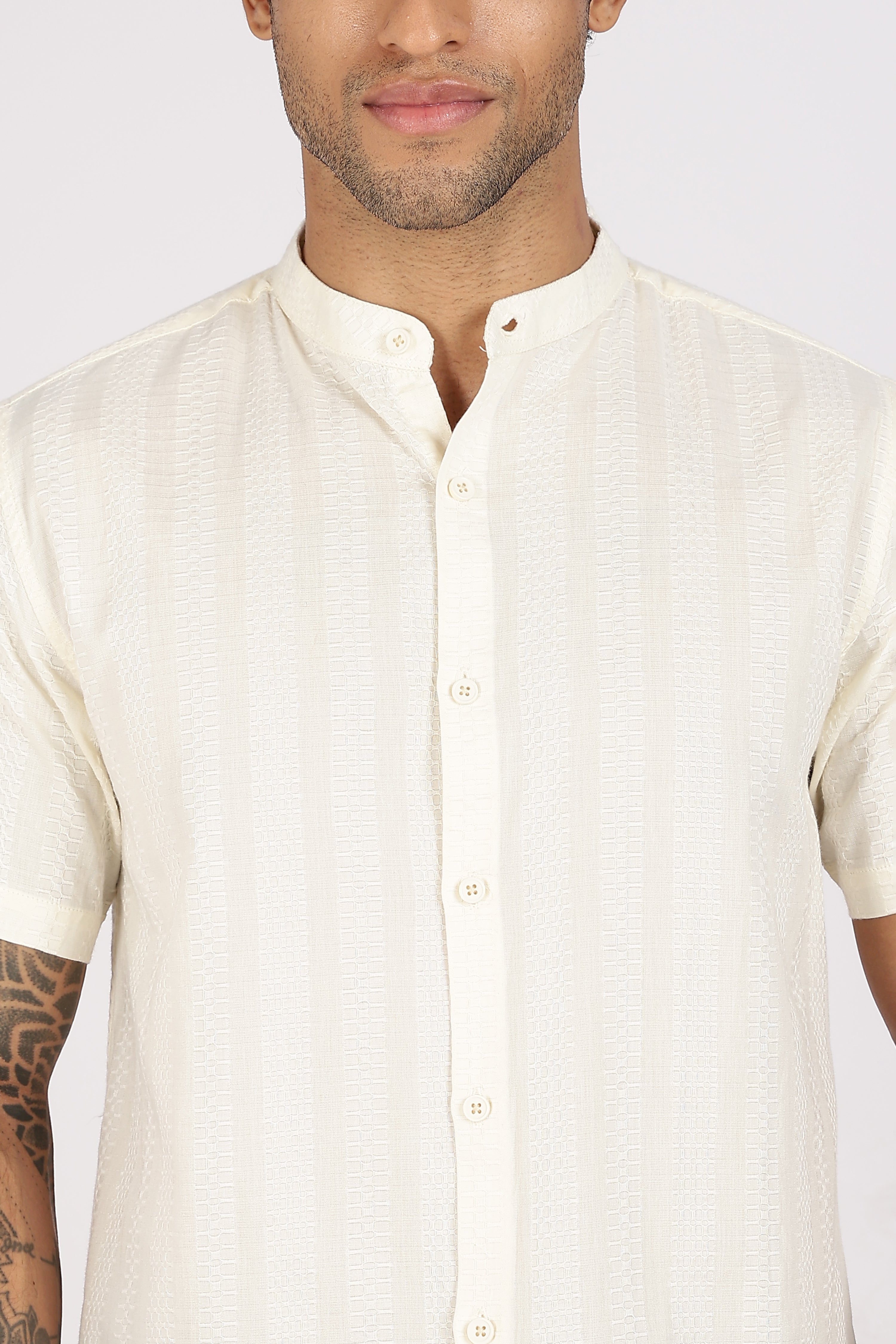 Color Hunt Men's White Pure Cotton Half Sleeve Shirt
