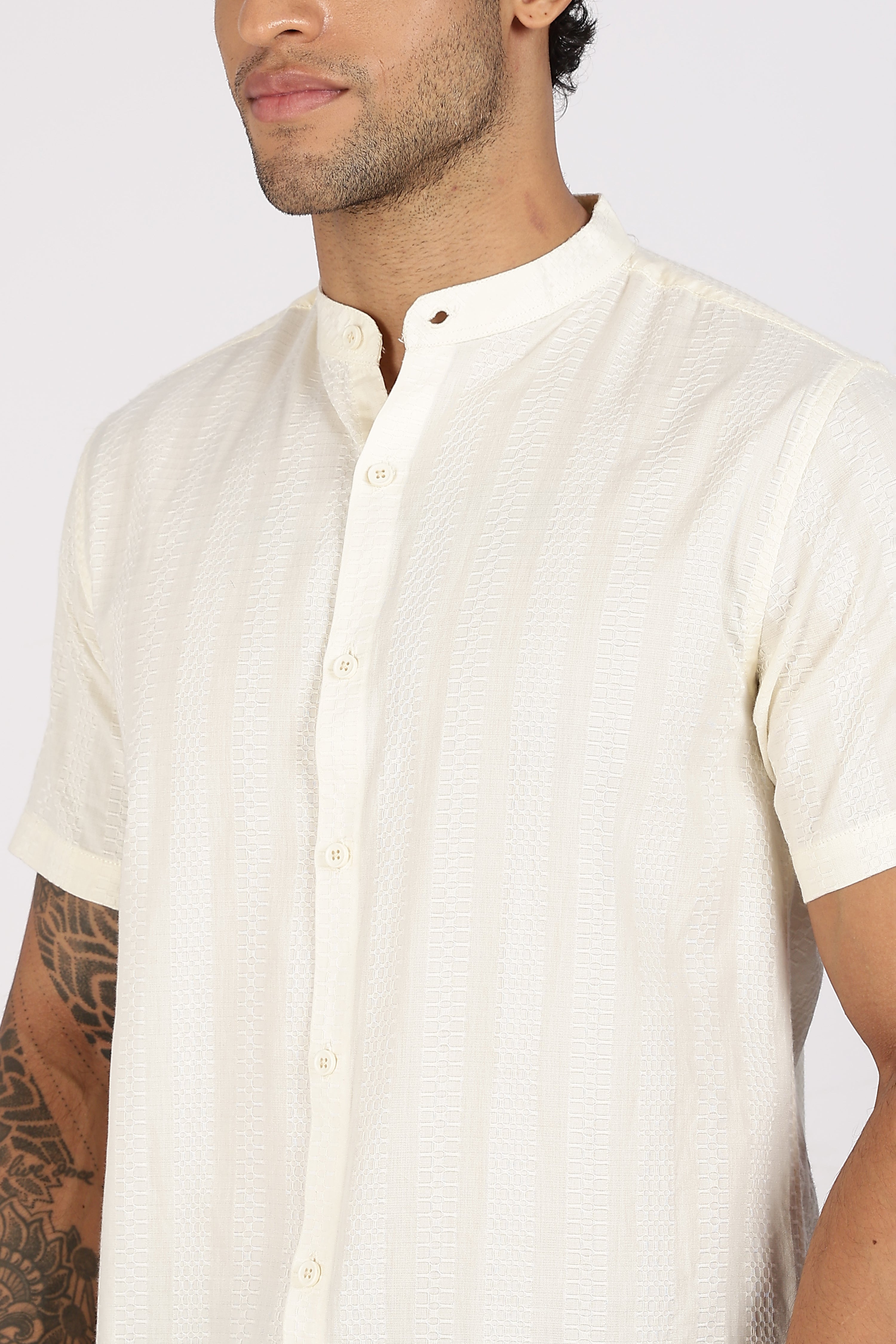 Color Hunt Men's White Pure Cotton Half Sleeve Shirt