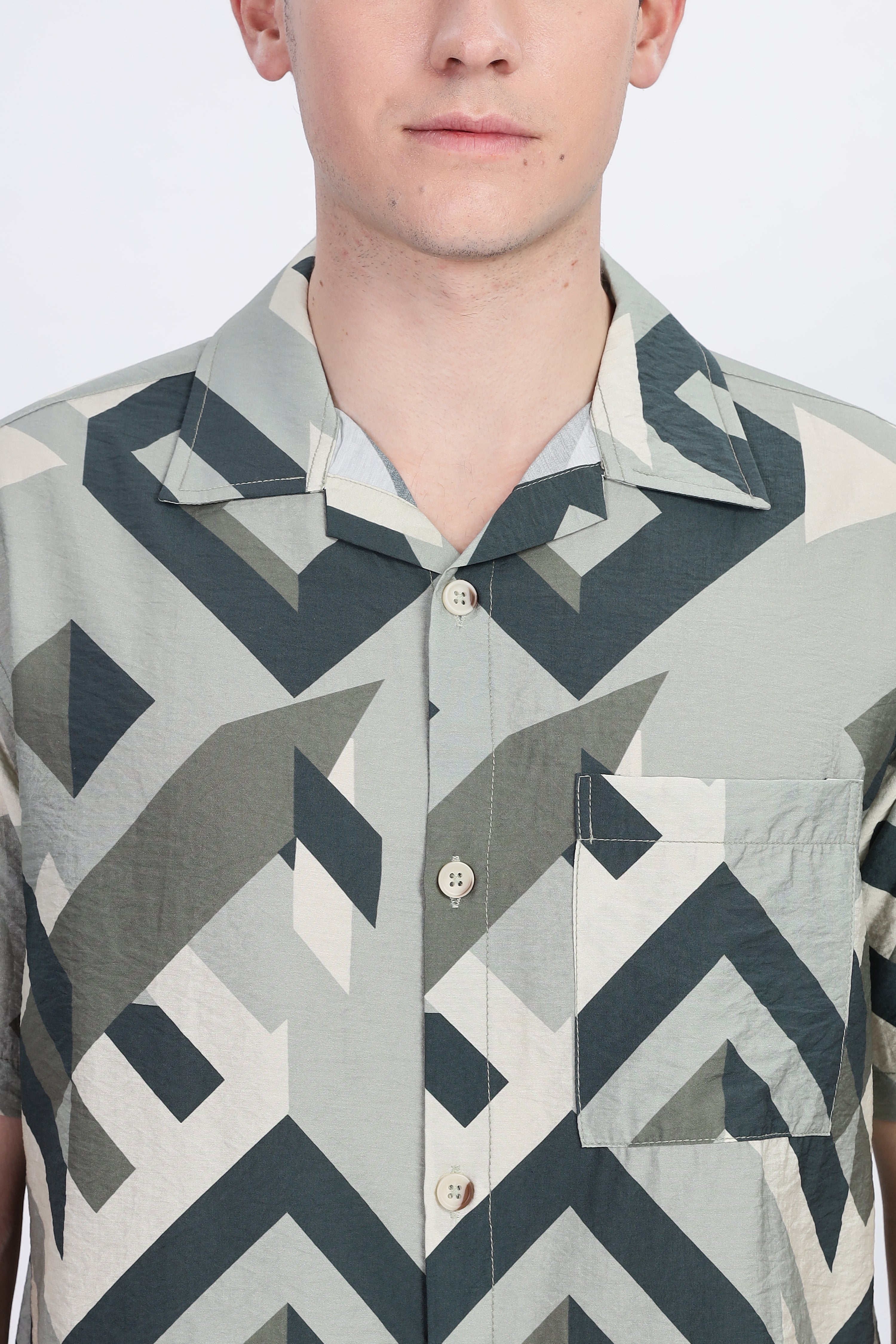 Color Hunt Men's Green Printed Half Sleeve Button Shirt